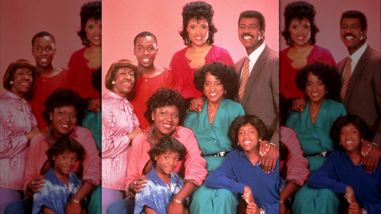The cast of the 227 tv show in a portrait shot with a pink background
