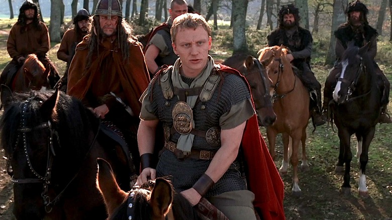 Lucius Vorenus on a horse in front of other roman soldiers on horses in Rome