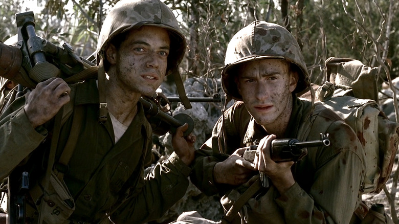 Shelton and Sledge holding rifles next to each other in The Pacific