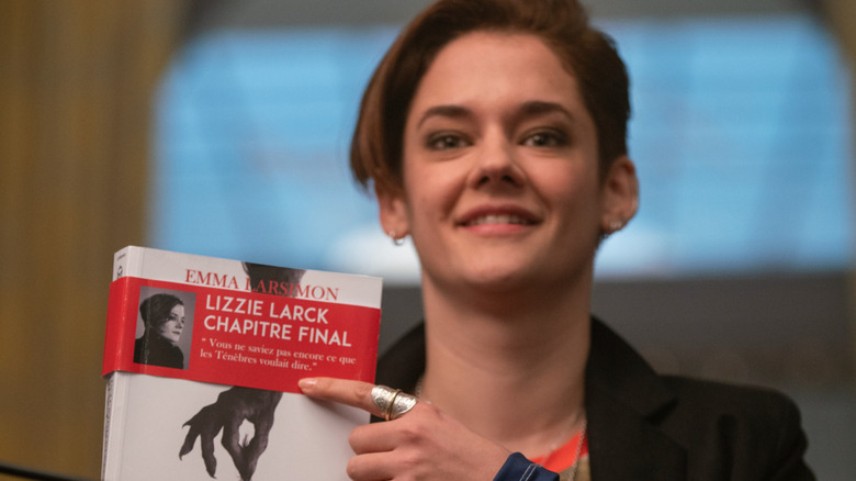 Emma Larsimon holding up a book on Marianne