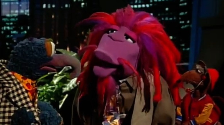 Gonzo, Clifford and Rizzo talk on the set of "Muppets Tonight" (1996)