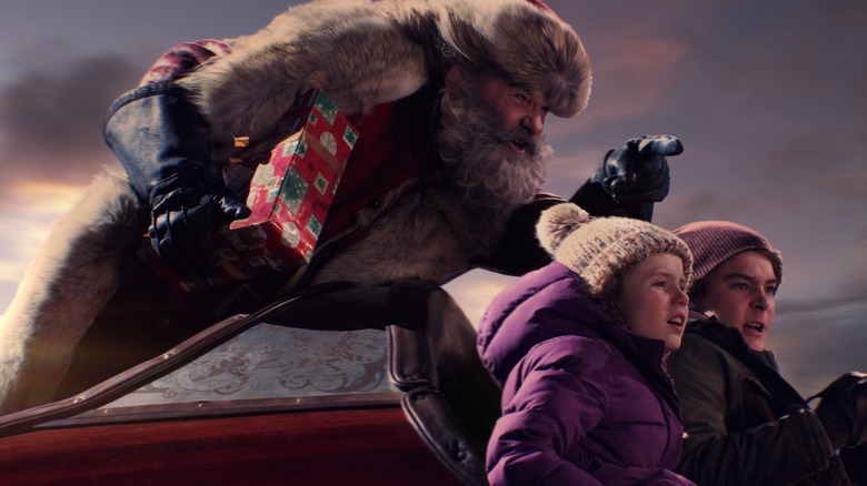 Santa Claus, Kate and Teddy in a sleigh in 'The Christmas Chronicles'