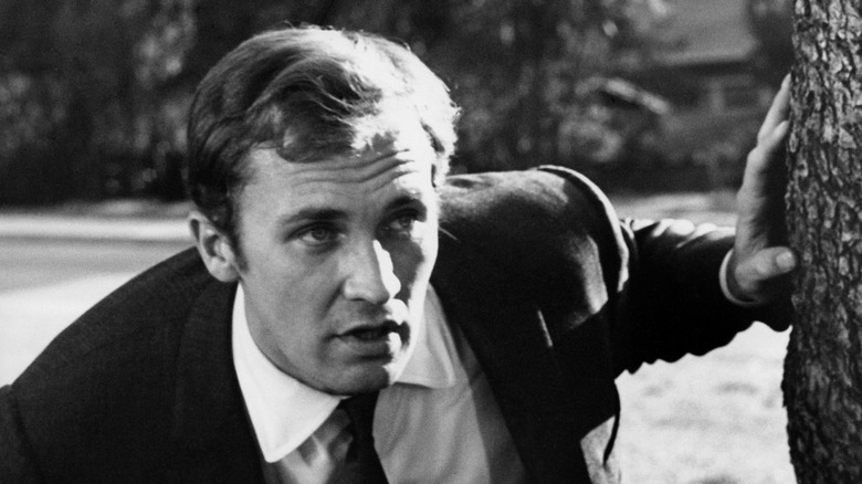 Roy Thinnes behind a tree in "The Invaders"