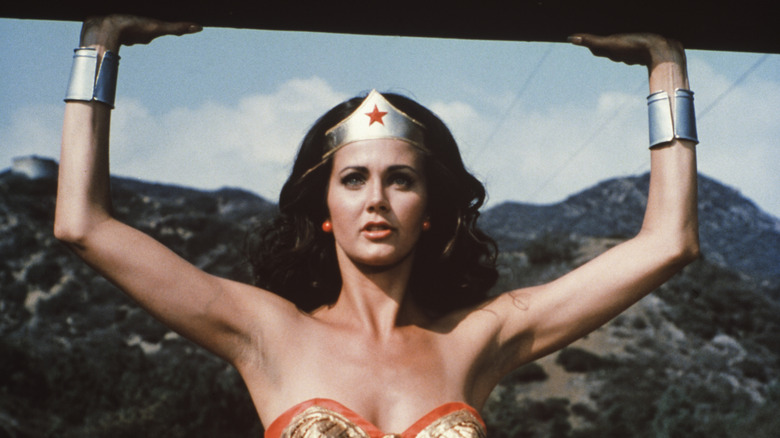 Wonder Woman lifts a pillar on Wonder Woman