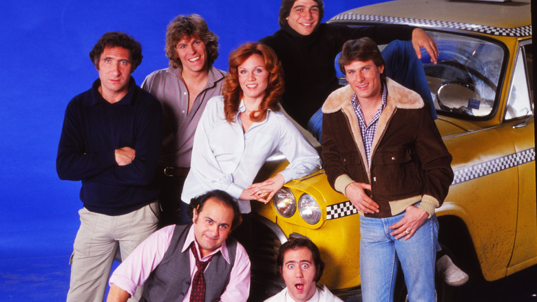 the cast of "Taxi" (1978) pose with a taxi