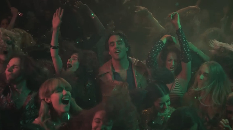 Richie Finestra dancing amidst a big crowd in a club on Vinyl