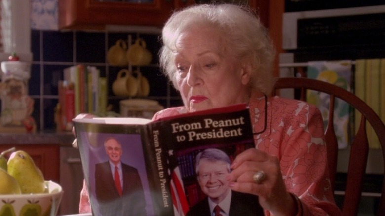 Betty White reading a book in "30 Rock"