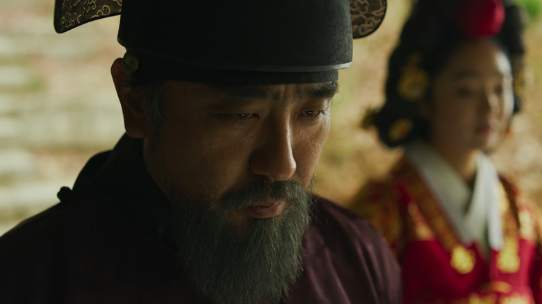 Cho Hak-ju overlooks the pond in "Kingdom" (2019)