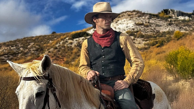 Luke (Alban Lenoir) sitting on a horse on "Lucky Luke."