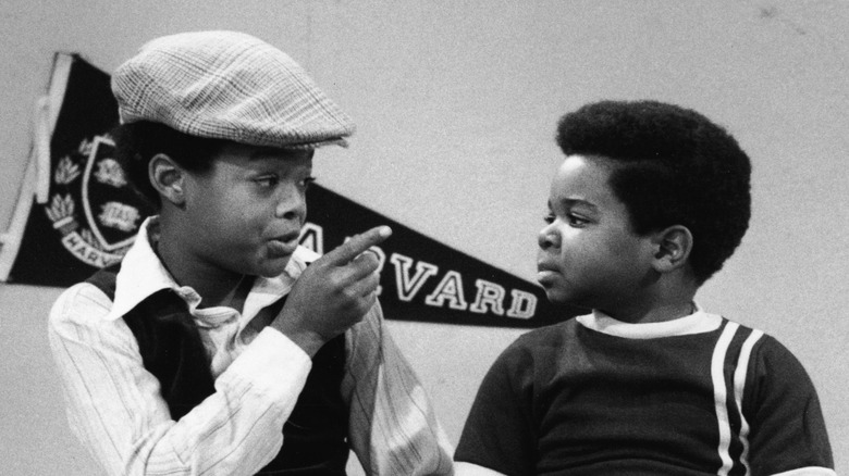 Todd Bridges talking to Gary Coleman on the set of Diff'rent Strokes