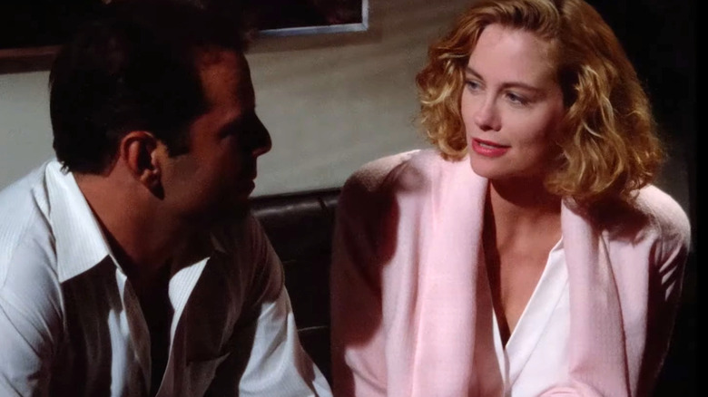 Cybill Shepherd's Maddie Hayes speaking to Bruce Willis' David Addison in Moonlighting