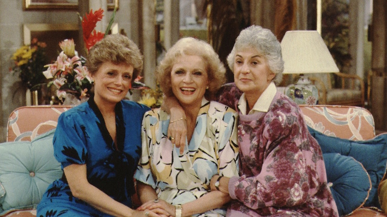 Bea Arthur, Betty White, and Rue McClanahan pose on the set of "The Golden Girls" (1985)