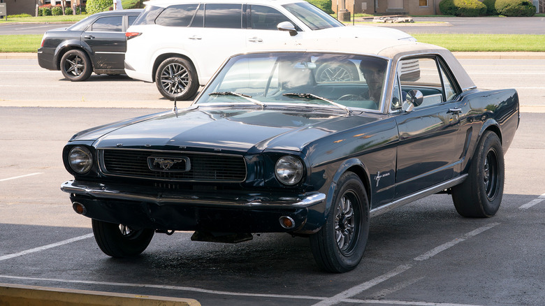 911 Nashville Season 1 Episode 5 Blue Car