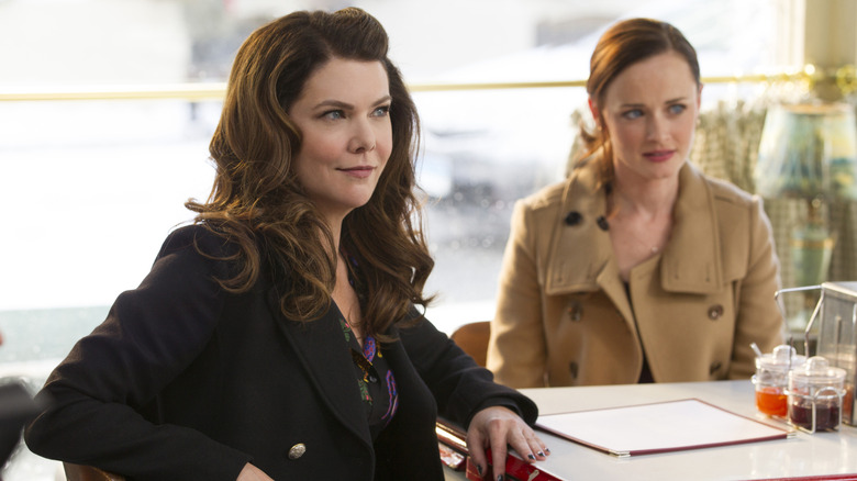 Rory (Alexis Bledel) and Lorelai (Lauren Graham) sitting together in Gilmore Girls: A Year in the Life