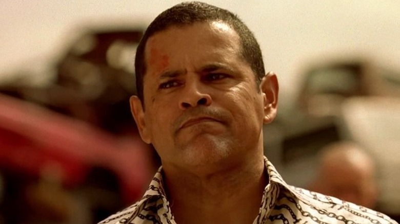 Tuco Salamanca está em uma posição perigosa em um ferro-velho em Breaking Bad