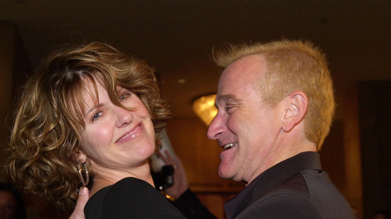 Pam Dawber and Robin Williams reunite in 2000
