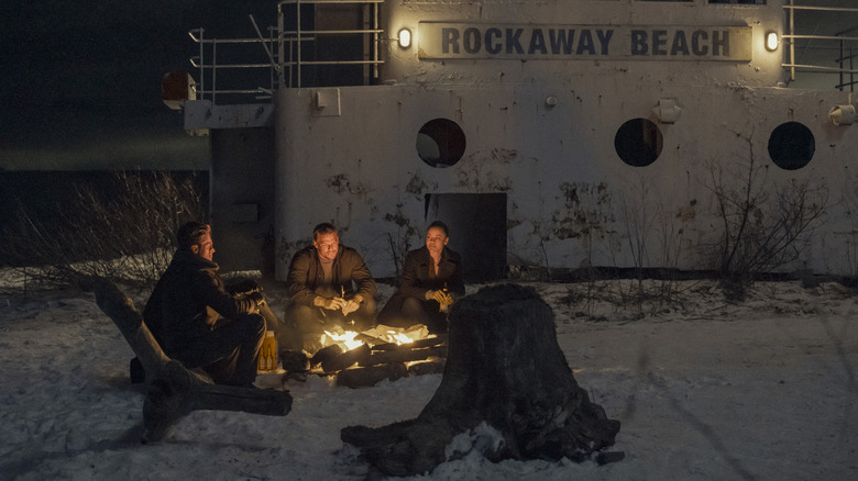 Jack Reacher and his allies by the fire on a beach in 