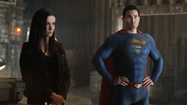 Tyler Hoechlin as Superman and Elizabeth Tulloch as Lois Lane, standing together Superman & Lois.