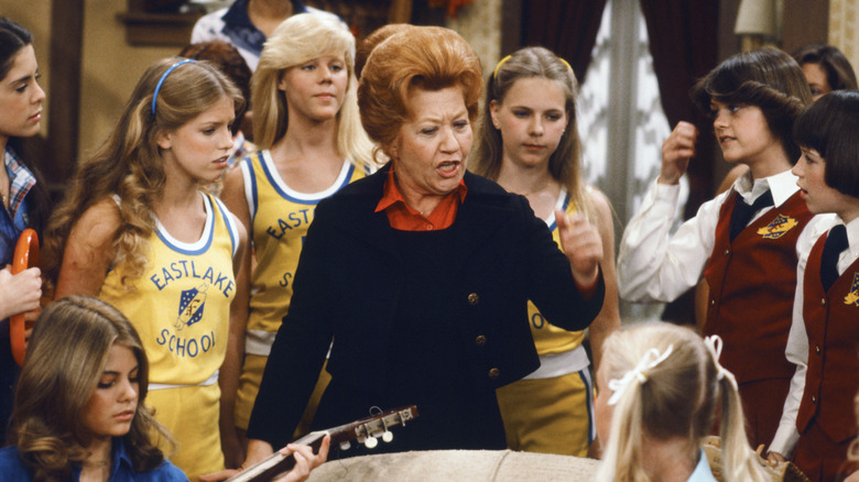 Edna Garrett (Charlotte Rae) addresses a group of teenage girls in Diff'rent Strokes
