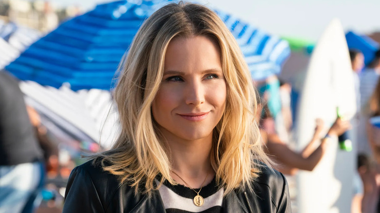 Kristen Bell as Veronica Mars smiling on a beach in "Veronica Mars."