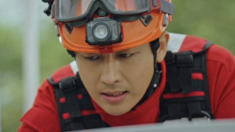 Son Ho-jun as Do-jin in red top and orange helmet in The First Responders