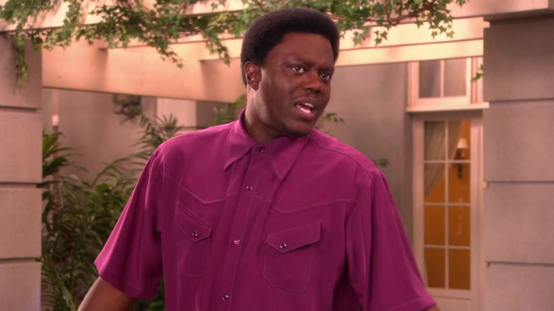 Bernie (Bernie Mac) talks to someone in The Bernie Mac Show
