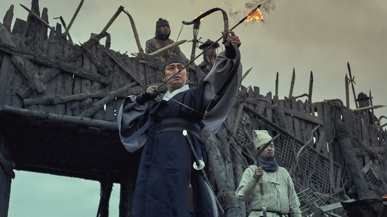 Lee Chang aims flaming arrow