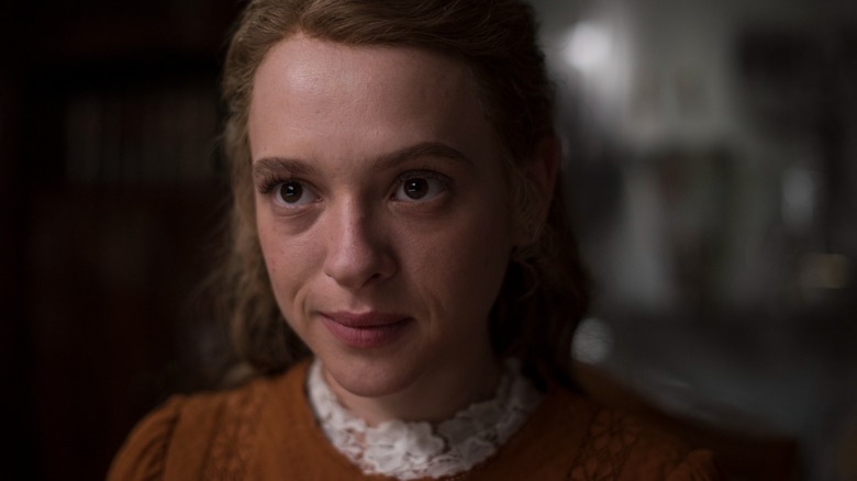 Esther works to leave her marriage and build a new life in Berlin in "Unorthodox."
