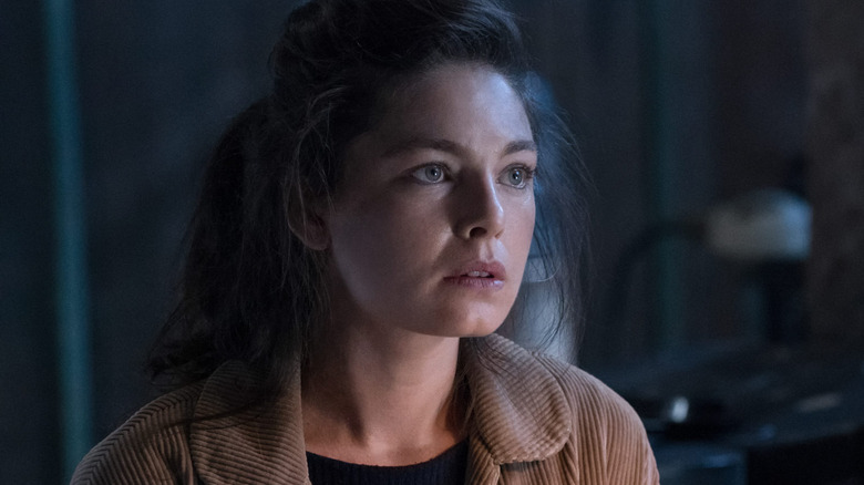 Alexa Davalos as Juliana looking concerned in The Man in the High Castle