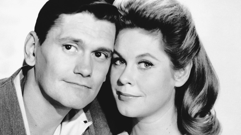 Darrin (Dick York) and Samantha (Elizabeth Montgomery) from Bewitched posing for a photo