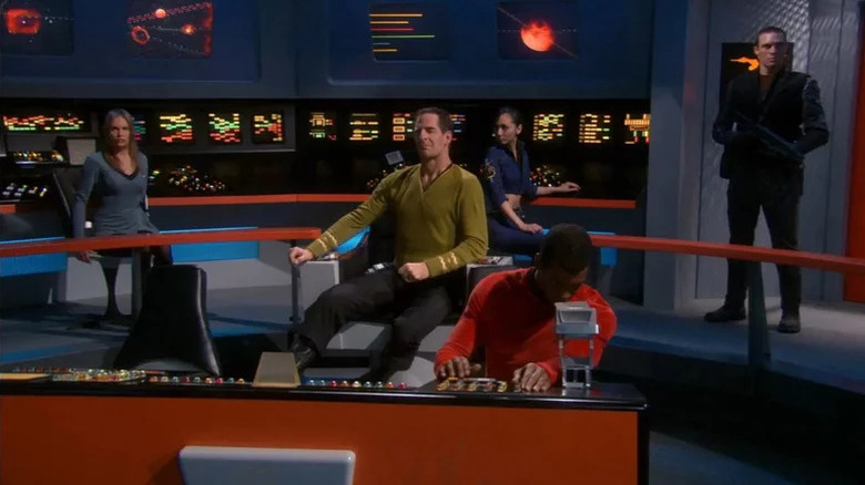 Scott Bakula's Jeffrey Archer smirking on the captain's chair on Star Trek: Enterprise
