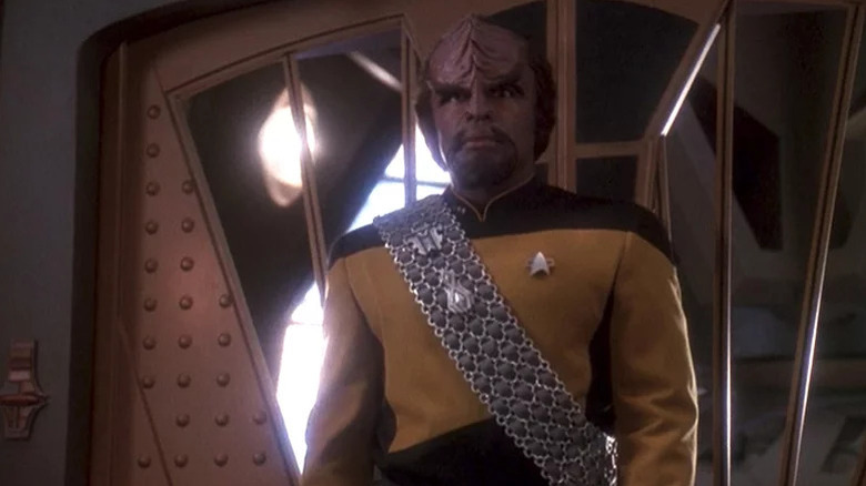Michael Dorn's Worf looking focused and wearing his uniform on Star Trek: Deep Space Nine