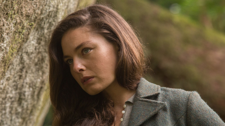Alexa Davalos as Juliana Crain wearing a coat in The Man in the High Castle