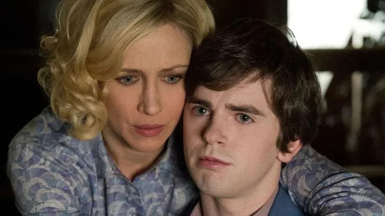 Vera Farmiga as Norma with arms rapped around Freddie Highmore as Norman in Bates Motel