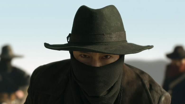 A masked Lee Yoon (Kim Nam-gil) rides determined on horseback in Song of the Bandits