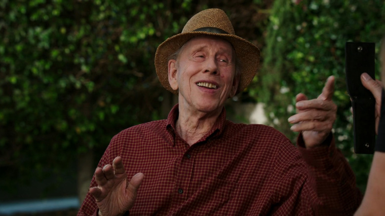 Jerold Norsky (Rance Howard) pointing and chuckling in Bones