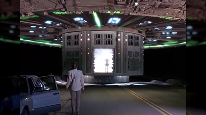 Fallon Colby finds a UFO in "The Colbys" (1985)