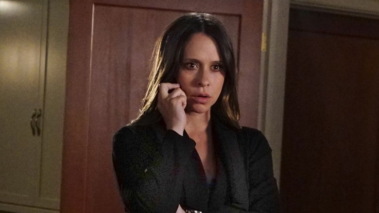 Jennifer Love Hewitt as Kate Callahan, taking a phone call on Criminal Minds.
