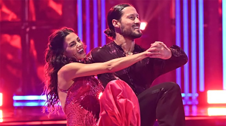 Jenna Dewan and Val Chmerkovskiy on the Dancing With the Stars Season 35 premiere