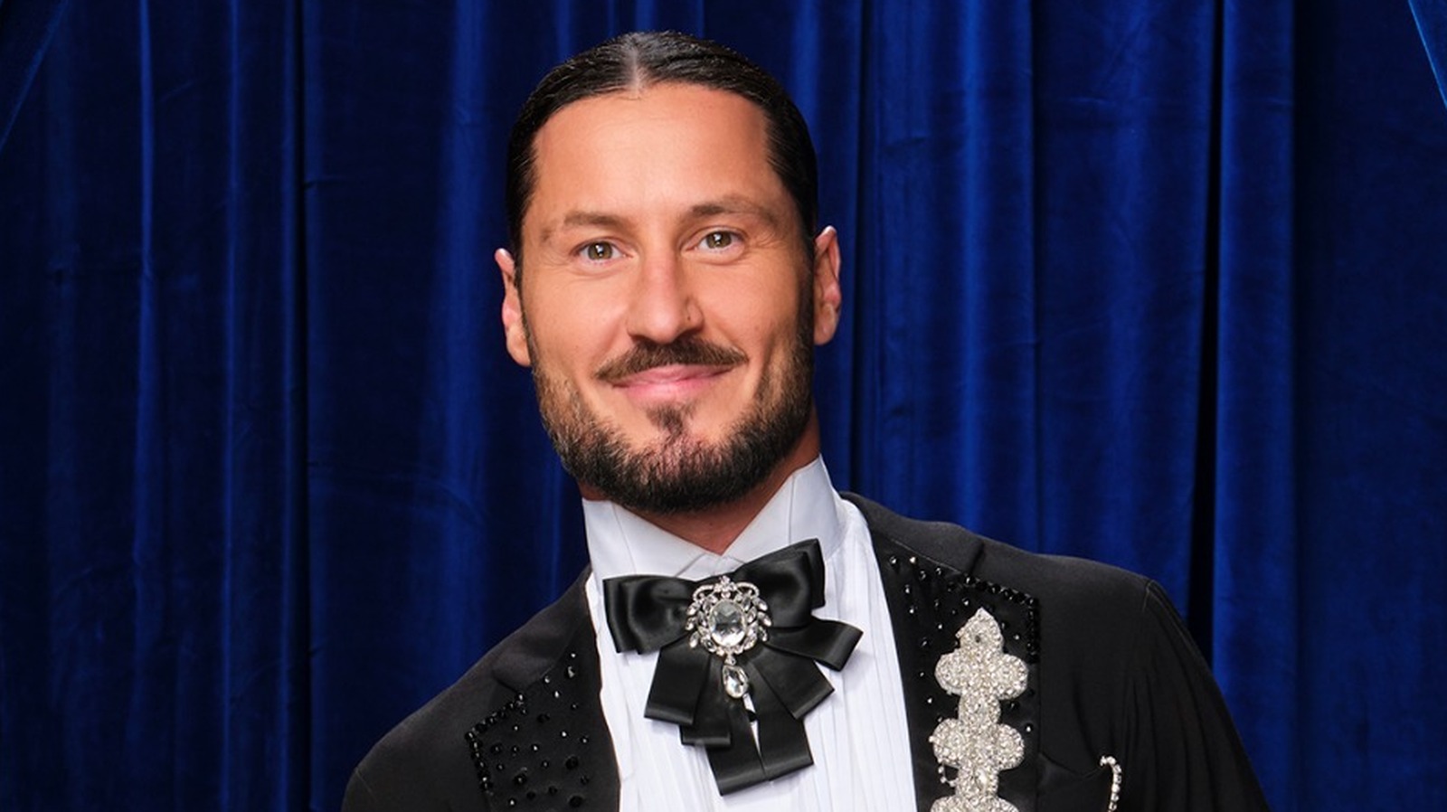 Dancing With The Stars Val Chmerkovskiy Gives Update On Relationship With Carrie Ann Inaba