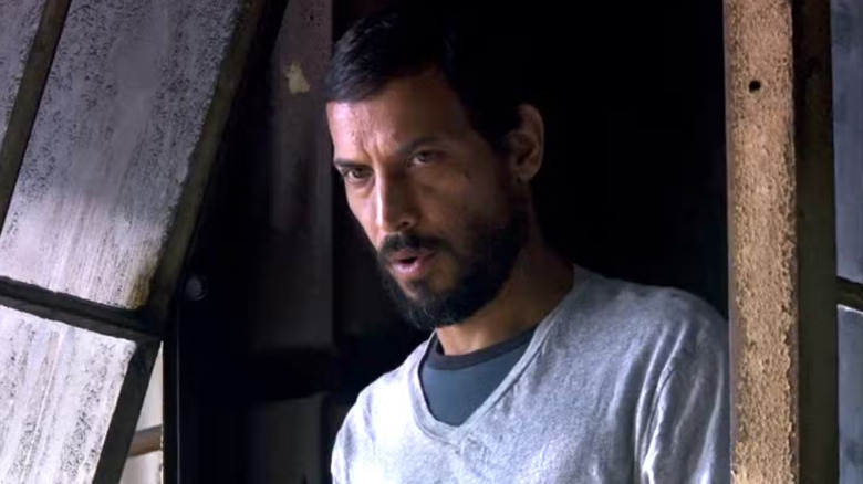 Jesse Borrego as George King, peering behind a corner in Dexter.