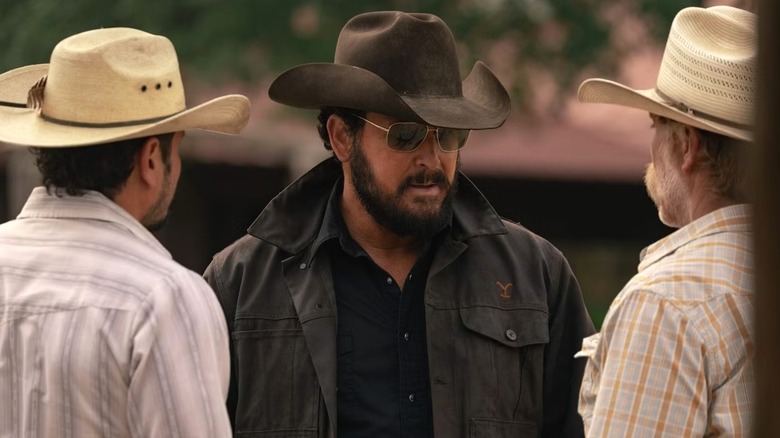 Rip Wheeler talking to men in Dutton Ranch