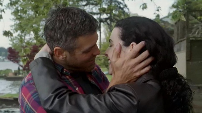 Doug and Carol about to kiss in ER