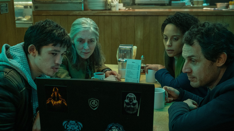 Roddy Ho (Christopher Chung), Standish (Saskia Reeves), Min (Dustin Demri-Burns) and Lou (Rosalind Eleazar) looking at a laptop in Slow Horses