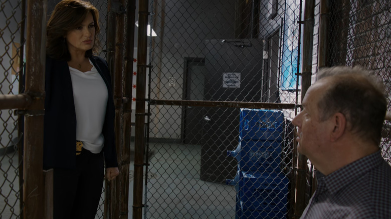 Olivia Benson interrogates a suspect in "Chicago P.D." (2014)