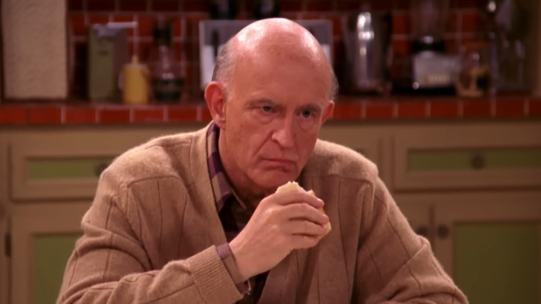 Peter Boyle as Frank Barone, eating a sandwich in Everybody Loves Raymond.
