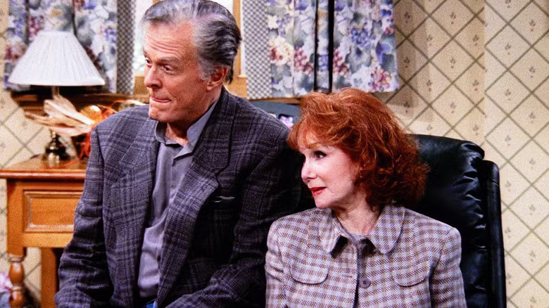 Robert Culp and Katherine Helmond as Warren and Lois Whelan in Everybody Loves Raymond.
