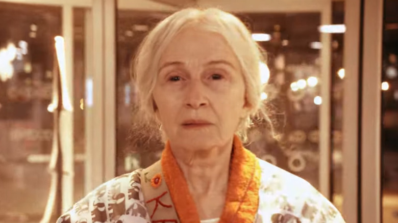 old woman walking into the front door in the hospital in The Kingdom