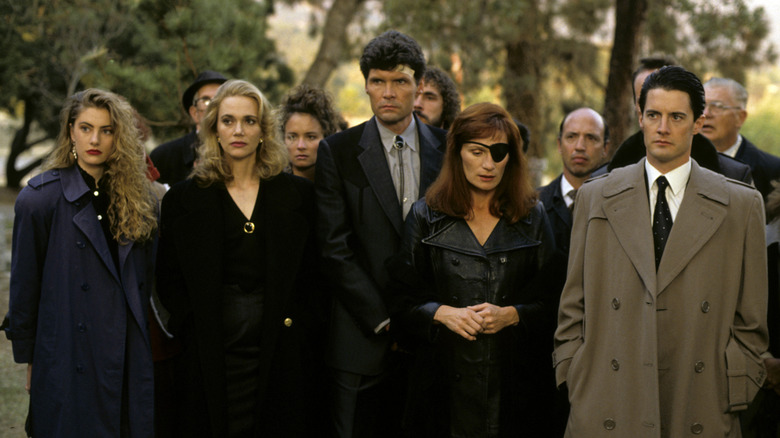 Agent Dale Cooper (Kyle MacLachlan) and the citizens of Twin peaks attending the funeral of Laura Palmer