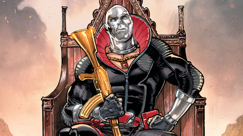 GI Joe'nun kötü adamı Destro, Destro #1'in kapağında tahtta oturuyor, elinde altın bir tüfek tutuyor.